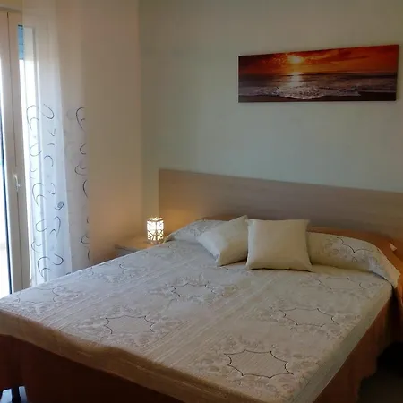 לינה וארוחת בוקר Trullo Di Mare 3*